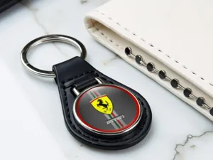 Ferrari Portachiavi In Vera Pelle Duro Lucido Tocco Nuovo